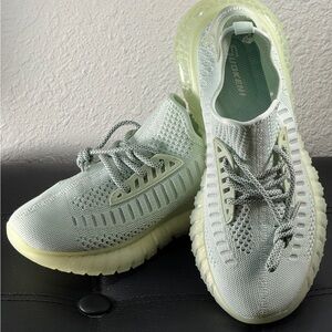 NEW Stylish Women's Sneakers in Light Green